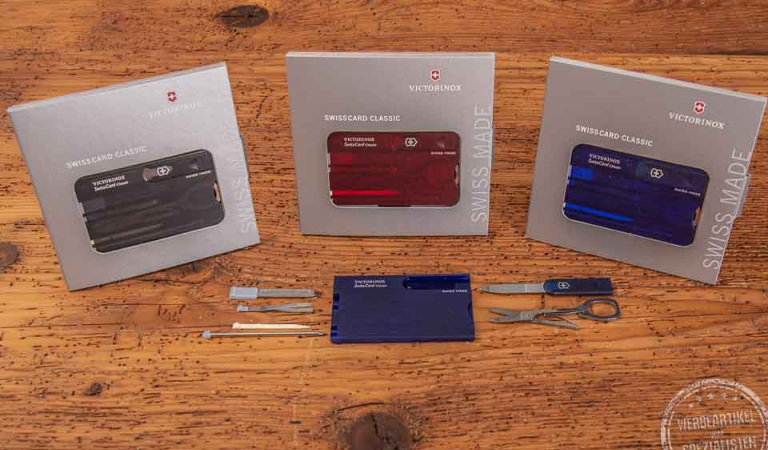 Mehrzweck-Werkzeug im Kreditkartenformat von Victorinox in rot, blau und grau