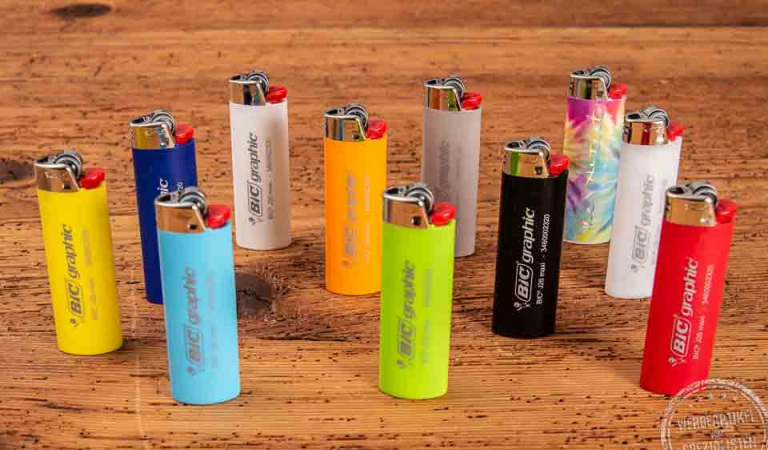 Viele bunte BIC J26 Feuerzeuge als Merchandise