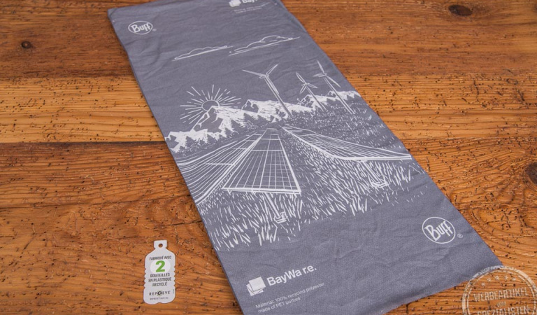 ausgebreitetes buff Multifunktionstuch Baywa r.e. mit allover-Design als Merch.