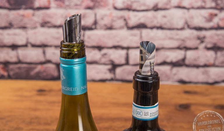 Drop Stop mit Logo in Weinflasche