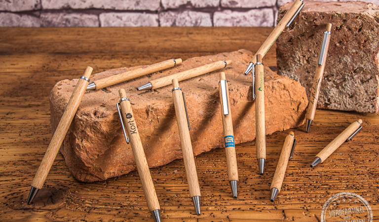 Holzkugelschreiber mit Logo