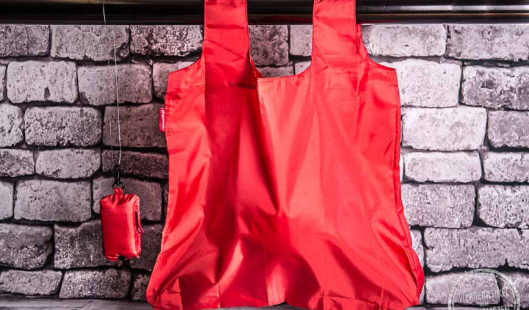 Reisenthel Mini Maxi Shopper Pocket Falteinkaufstasche mit Hülle in rot und Logodruck von werbemax