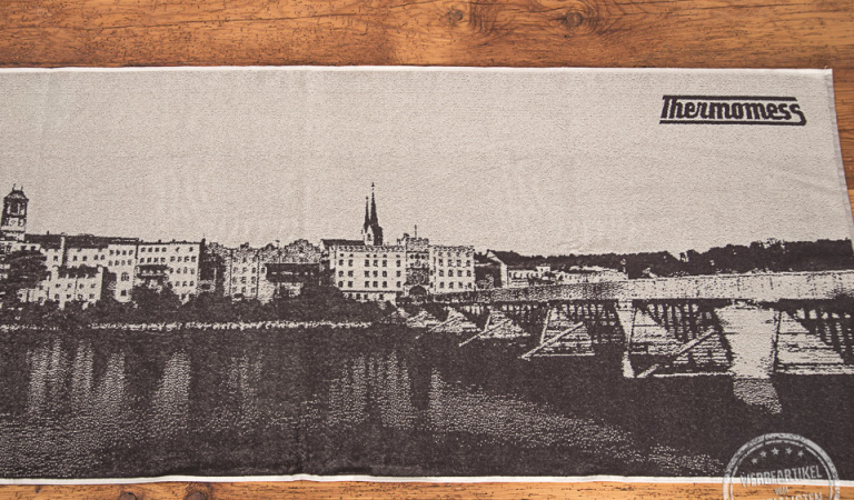 Thermomess Badetuch mit Fotomotiv als Werbegeschenk für Kunden und Mitarbeiter