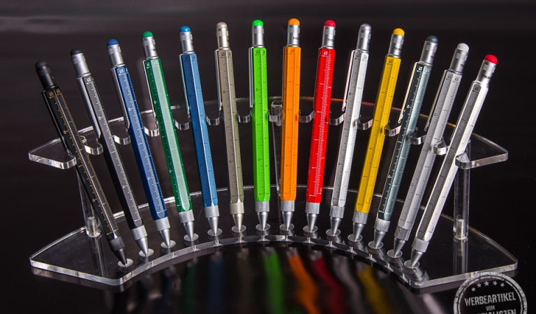 TROIKA CONSTRUCTION Multitasking-Stift Schreibger&auml;t, Touch-Pen, Wasserwaage, Lineal und Schraubendreher alle Farben mit Logogravur von im St&auml;nder.