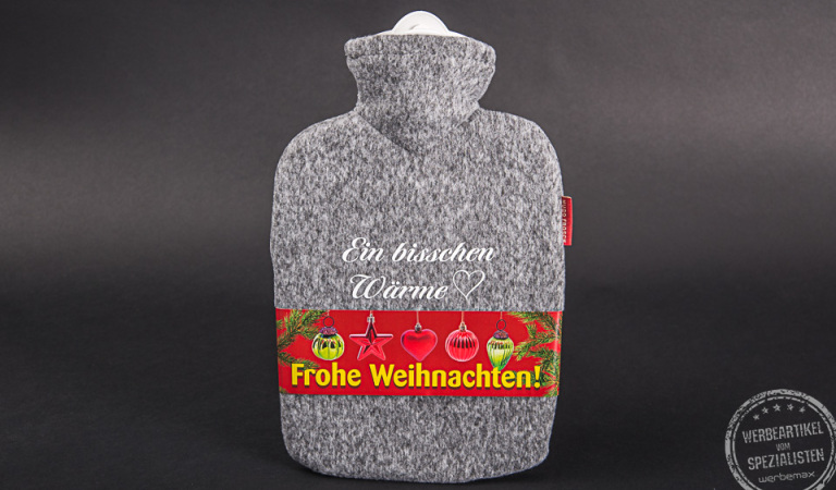 Wärmflasche aus Filz mit Schriftzug bestickt und Logo als Geschenk