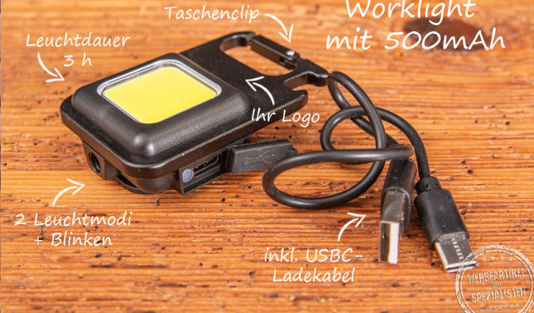 Ein MegaBeam Worklight von Metmaxx liegend auf einer Holzplatte mit Produktbeschreibung.