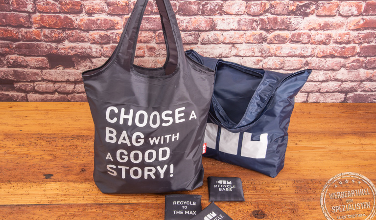 Zusammenfaltbare Messetasche aus recycelten PET-Flaschen für nachhaltige Werbegeschenke mit Ihrem Logo. 