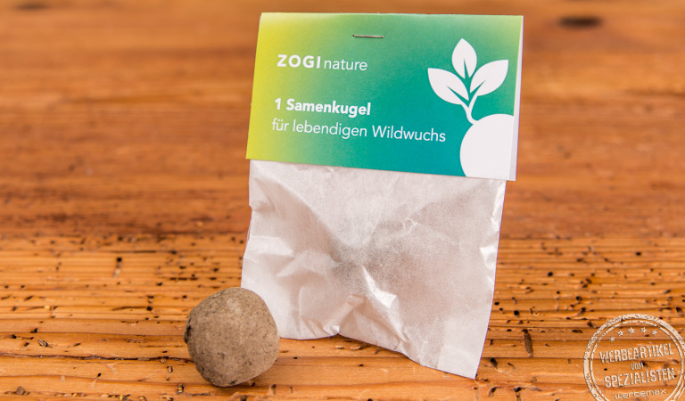 Samenbombe im Pergaminbeutelchen mit Werbedruck als niedliches Werbegeschenk für Messen und Veranstaltungen 