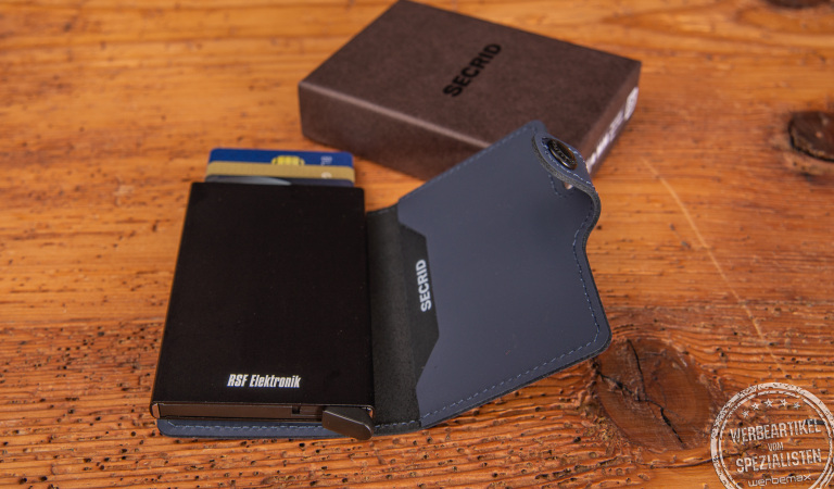 Secrid Miniwallet mit Logogravur RSF Elektronik als Werbegeschenk.