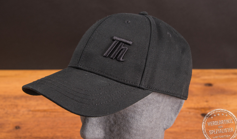 Hochwertige Caps mit Logo bestickt, als hochwertiges Kundengeschenk jetzt bei werbemax infomieren. 