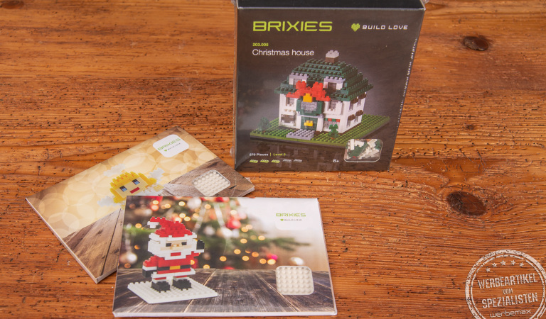 Brixies Postcard mit Ihrem Motiv und Logo. Stabile Miniaturbausteine für einen nachhaltigen Werbeeffekt