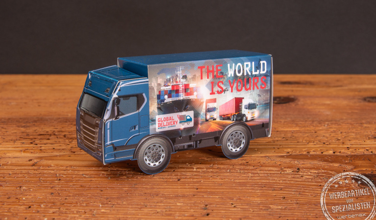 3D Präsent LKW vollflächig bedruckt mit Füllung als Werbeartikel.