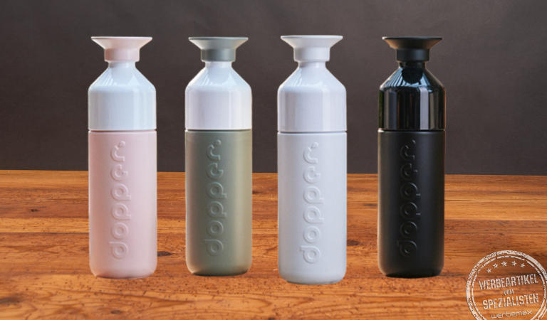 Vier nachhaltige Dopper Trinkflaschen als Werbegeschenke.