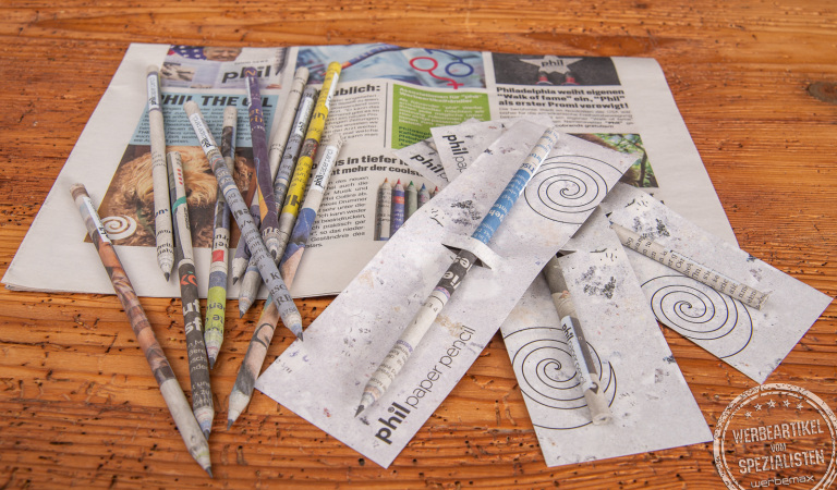 Recycelter Bleistift aus Zeitungspapier. Cooler nachhaltiger Werbeartikel mit Logodruck. 