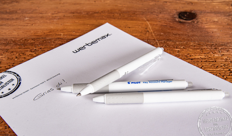 Wegradierbarere Kugelschreiber Frixion Clicker von Pilotpen. Eine Innovation in punkto Schreiben. Dank thermosensitiver Tinte einfach wegradierbar. Perfekt für Schüler, Studenten und Bewwerber.