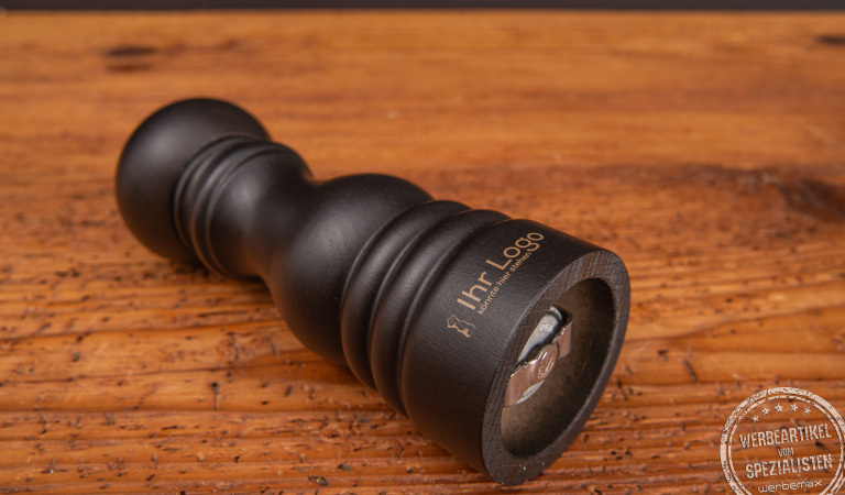 Liegende Peugeot Pfeffermühle PARIS mit Logo als Werbeartikel.