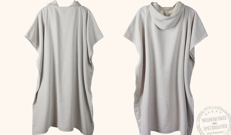 Strandponcho f&uuml;r Sie und Ihn als perfektes Mitarbeitergeschenk mit Ihrem Logo. Jetzt in 4 Farben bei werbemax mit Logo bestellen. 