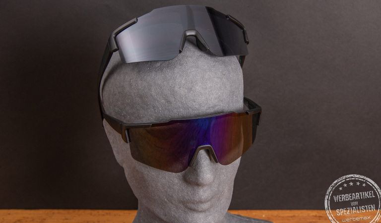 Schnelle Brille mit Logo als trendiger Werbeartikel für Sportevents.