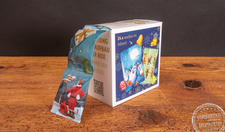 Origineller Adventskalender mit Fruchtgummitütchen zum herausziehen. Kartonage und Fruchtgummitütchen sind dabei komplett mit Ihrem Logo bzw. in Ihrem Design gestaltbar.