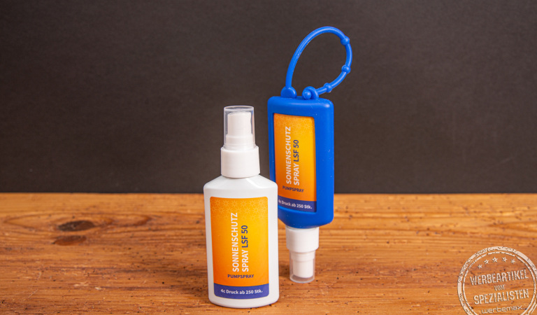 Sonnenschutzspray in 50ml-Flasche mit individuell bedrucktem Label, optionaler Silikonaufhängung und praktischem Format