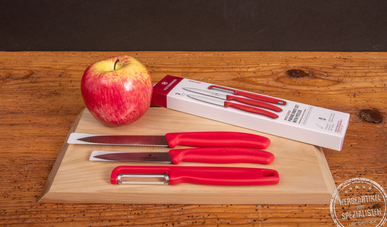 Victorinox Swiss Classic Gemüsemesser-Set mit Schäler in rot – 3-teiliges Küchenhelfer-Set für präzises Schneiden.
