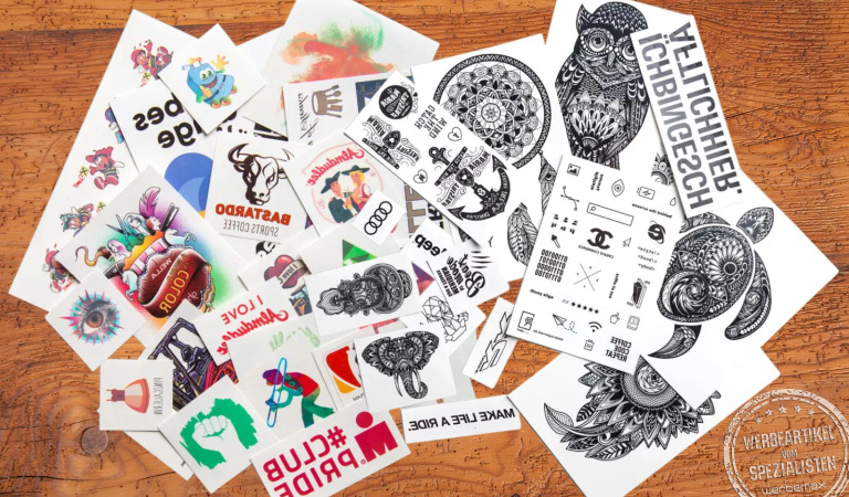 Klebetattoos in bunt und schwarz mit individuellen Motiven als Giveaway.
