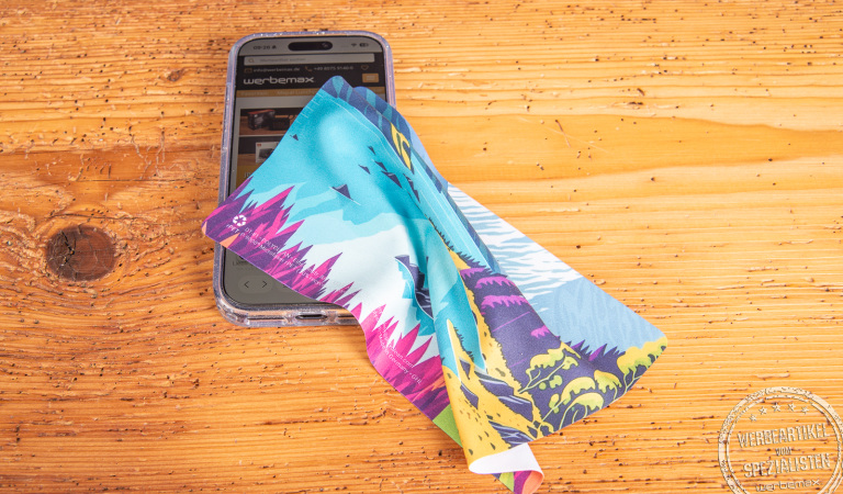 Reinigungstuch Touchscreens mit Logo reinigt Smartphone-Oberflächen schonend und streifenfrei, farbig bedrucktes Microfasertuch.