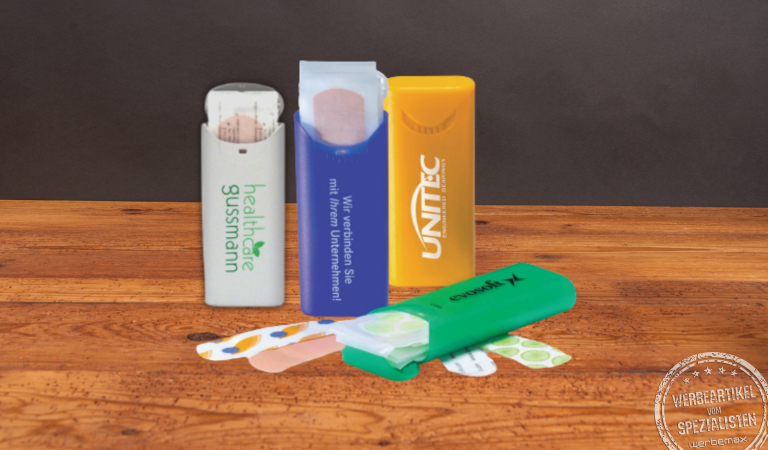 Pflasterbox mit Logo als Werbeartikel in verschiedenen Farben, kompakte Pflasterbox bedruckt f&uuml;r Unternehmen, gef&uuml;llt mit hochwertigen Pflastern