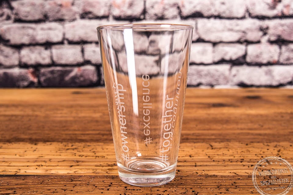 Trinkglas mit individuellen Schlagwörtern together als Mitarbeitergeschenk