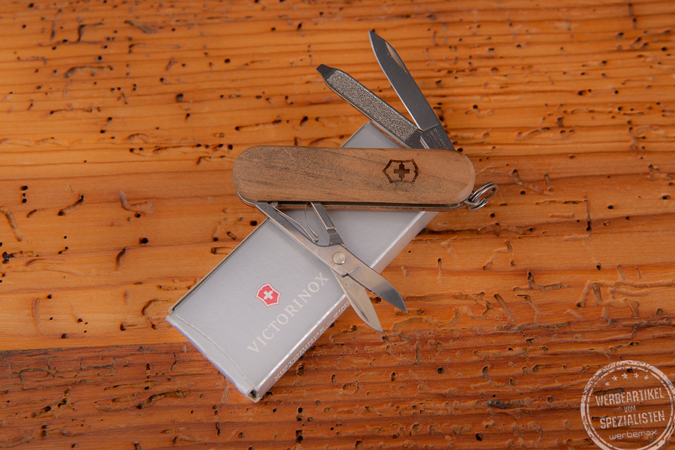 Victorinox Classic SD Holz mit Logogravur als Werbeartikel